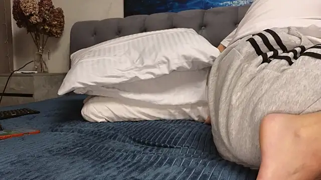 Snapshot of Strip-Lady chatting on 03/19/26, 02:21 Strip-Lady online show from 03/19/26, 02:21