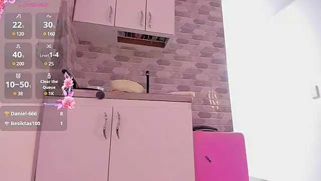 Snapshot of samantha_evans2 chatting on 01/13/25, 07:32 samantha evans2 online show from 01/13/25, 07:32