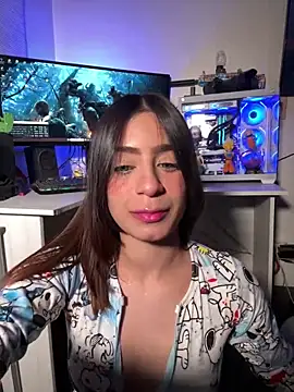 Snapshot of samantha_evans2 chatting on 03/23/25, 05:00 samantha evans2 online show from 03/23/25, 05:00