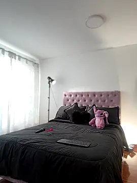 Snapshot of samantha_evans2 chatting on 11/11/25, 09:26 samantha evans2 online show from 11/11/25, 09:26