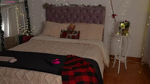 Snapshot of samantha_evans2 chatting on 12/18/25, 11:44 samantha evans2 online show from 12/18/25, 11:44