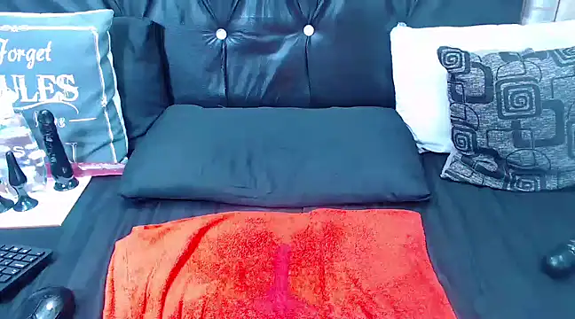 Snapshot of spicydiver38 chatting on 02/17/25, 01:25 spicydiver38 online show from 02/17/25, 01:25