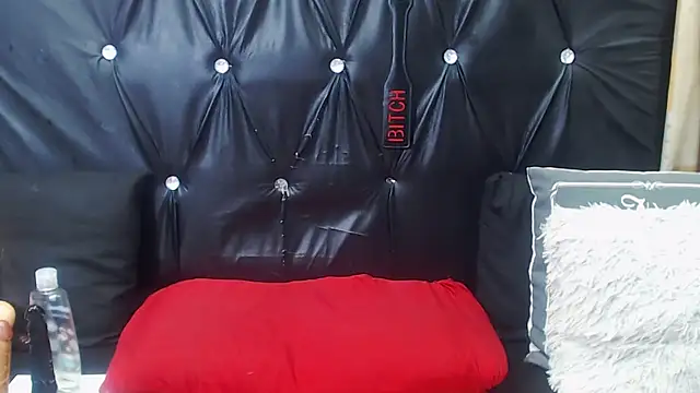 Snapshot of spicydiver38 chatting on 11/23/25, 07:24 spicydiver38 online show from 11/23/25, 07:24