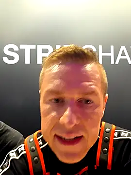 Snapshot of Fuc71 chatting on 09/28/25, 09:36 Fuc71 online show from 09/28/25, 09:36