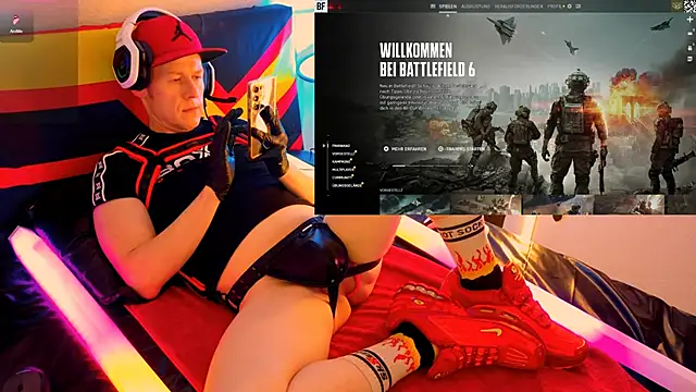 Snapshot of Fuc71 chatting on 10/27/25, 06:01 Fuc71 online show from 10/27/25, 06:01