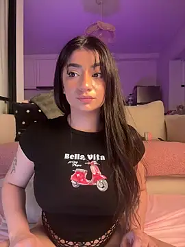 Snapshot of ZoeZayd chatting on 04/01/26, 09:01 ZoeZayd online show from 04/01/26, 09:01