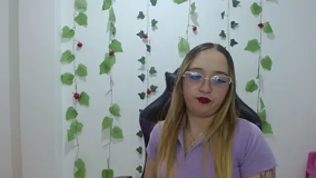 Snapshot of Liaroberts1 chatting on 05/07/26, 03:34 Liaroberts1 online show from 05/07/26, 03:34