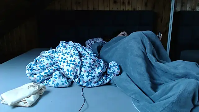 BoeseMoni1998 online show from 02/04/25, 11:38