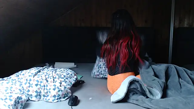 BoeseMoni1998 online show from 02/15/25, 07:27