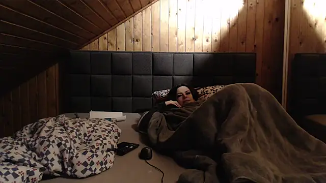 BoeseMoni1998 online show from 02/15/25, 07:28