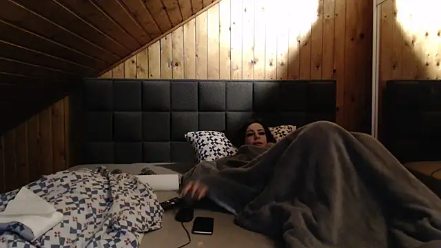 BoeseMoni1998 online show from 02/18/25, 06:58