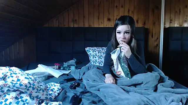 BoeseMoni1998 online show from 03/18/25, 11:41