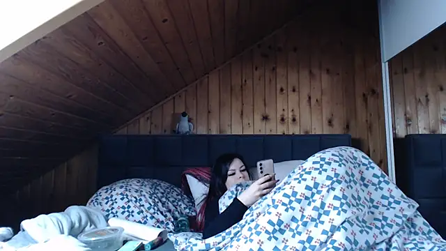 BoeseMoni1998 online show from 10/15/25, 08:14