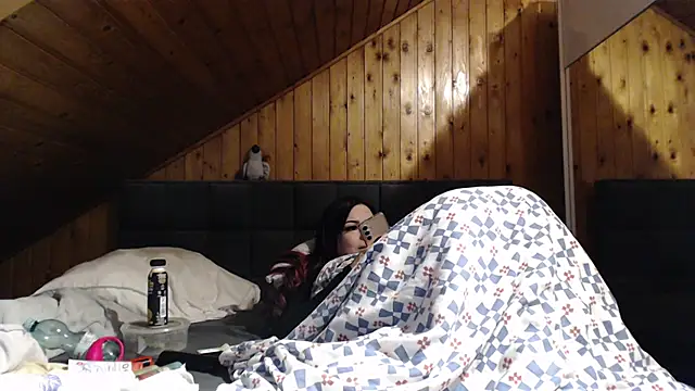 BoeseMoni1998 online show from 10/26/25, 08:48