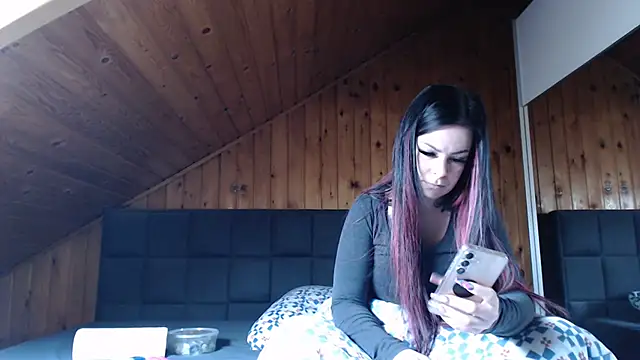 BoeseMoni1998 online show from 11/18/25, 11:03