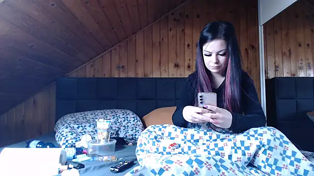 BoeseMoni1998 online show from 11/30/25, 11:14