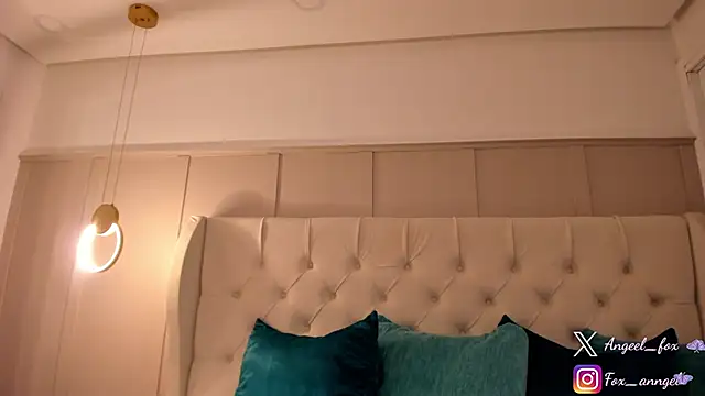 Snapshot of angeel_fox chatting on 10/30/25, 06:37 angeel fox online show from 10/30/25, 06:37