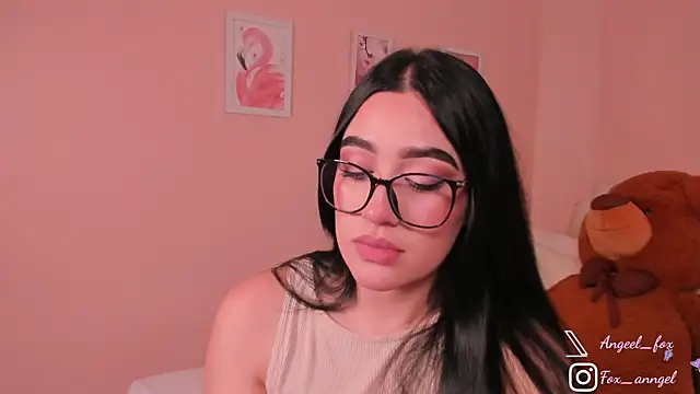 Snapshot of angeel_fox chatting on 11/13/25, 04:22 angeel fox online show from 11/13/25, 04:22