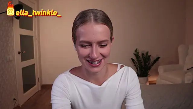 ella twinkl online show from 09/26/25, 07:07