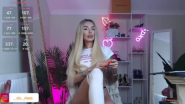 Snapshot of ArianaArianna chatting on 03/06/26, 09:17 ArianaArianna online show from 03/06/26, 09:17