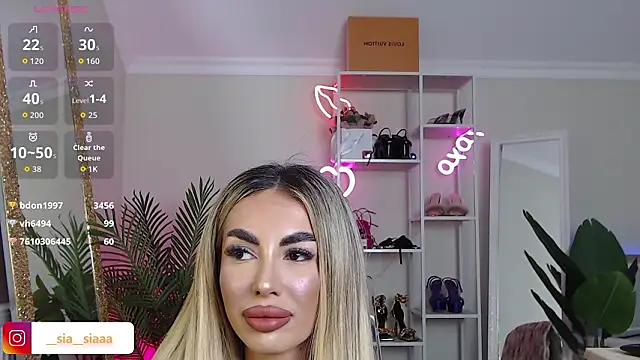 Snapshot of ArianaArianna chatting on 03/17/26, 04:32 ArianaArianna online show from 03/17/26, 04:32