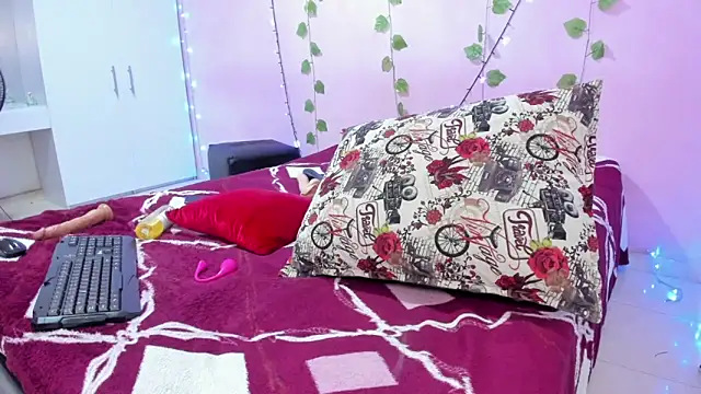 ambersmitx online show from 01/05/25, 09:36