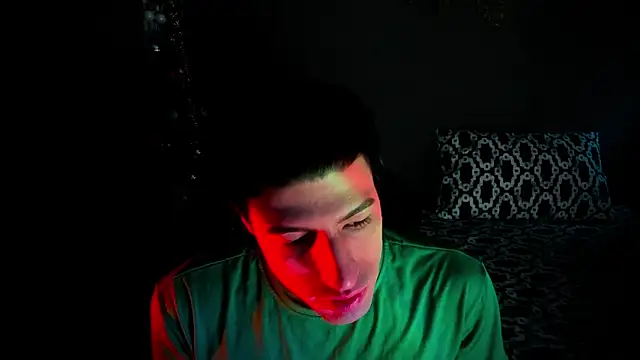 Snapshot of newjeff chatting on 12/21/25, 04:03 newjeff online show from 12/21/25, 04:03