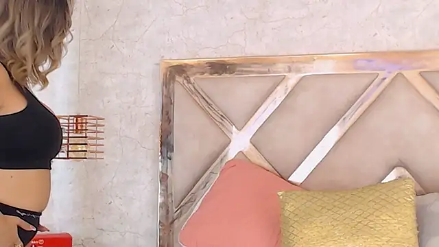 JoannaStanford online show from 11/18/25, 01:44