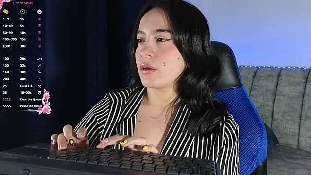 Snapshot of ZaraDames_ chatting on 06/11/26, 04:21 ZaraDames online show from 06/11/26, 04:21