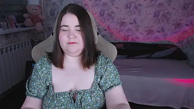 Snapshot of Estelle_Hicks chatting on 04/18/26, 06:56 Estelle Hicks online show from 04/18/26, 06:56