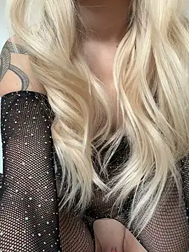 Snapshot of AmaliaMarkova_ chatting on 02/23/25, 07:44 AmaliaMarkova online show from 02/23/25, 07:44