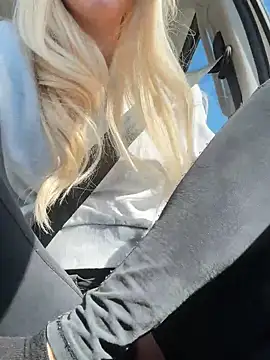 Snapshot of AmaliaMarkova_ chatting on 02/24/25, 11:32 AmaliaMarkova online show from 02/24/25, 11:32