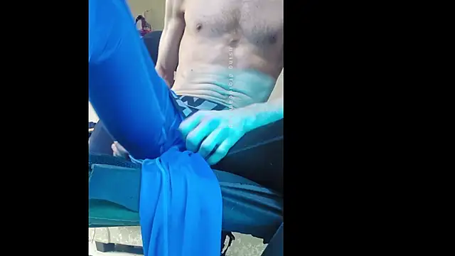 Snapshot of slendt94 chatting on 03/06/25, 01:24 slendt94 online show from 03/06/25, 01:24