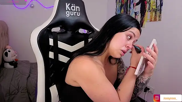 Victoryyy  online show from 12/15/25, 04:44