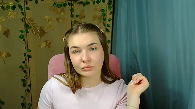 Snapshot of Glory_air chatting on 06/19/26, 08:29 Glory air online show from 06/19/26, 08:29