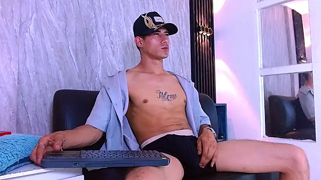 Snapshot of Jhonn_Rhyss chatting on 12/21/25, 07:32 Jhonn Rhyss online show from 12/21/25, 07:32