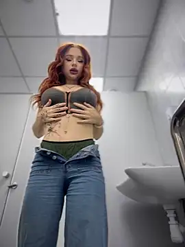 Snapshot of KarinHorny chatting on 12/04/24, 07:06 KarinHorny online show from 12/04/24, 07:06