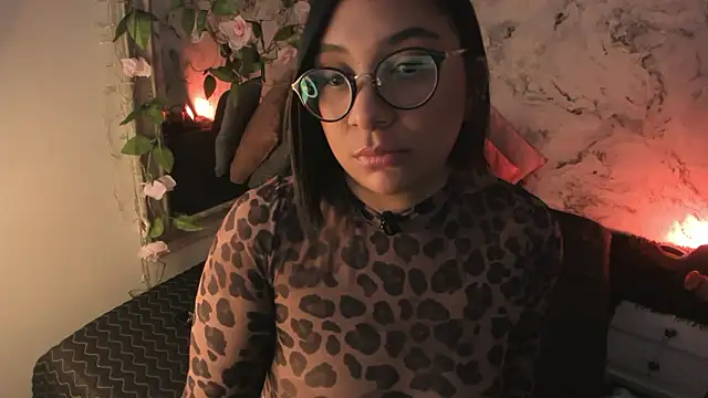 Snapshot of Bella_desi_ chatting on 03/19/26, 01:04 Bella desi online show from 03/19/26, 01:04