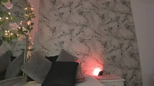 Snapshot of Bella_desi_ chatting on 03/25/26, 02:12 Bella desi online show from 03/25/26, 02:12