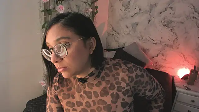 Snapshot of Bella_desi_ chatting on 03/26/26, 02:22 Bella desi online show from 03/26/26, 02:22