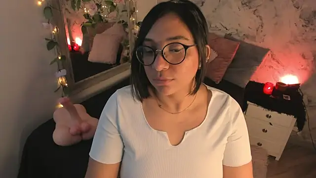Snapshot of Bella_desi_ chatting on 04/12/26, 01:16 Bella desi online show from 04/12/26, 01:16