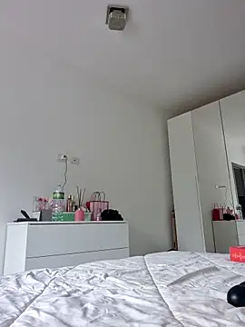 Snapshot of Emily_Posh chatting on 09/25/25, 11:25 Emily Posh online show from 09/25/25, 11:25