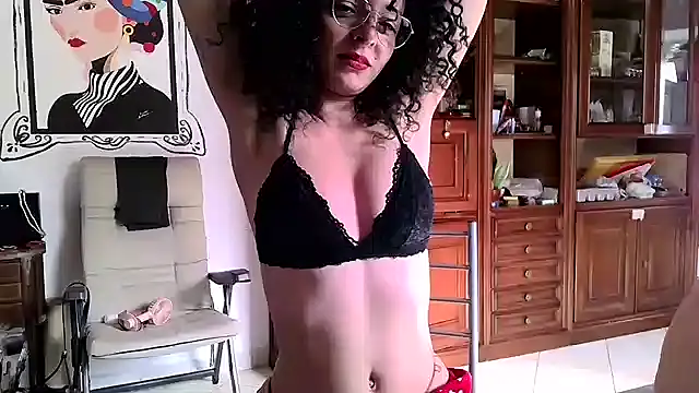 Snapshot of Emily_Posh chatting on 03/06/26, 11:17 Emily Posh online show from 03/06/26, 11:17