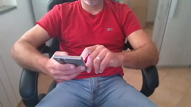 Snapshot of cocco1980xxxx chatting on 03/13/26, 08:21 cocco1980xxxx online show from 03/13/26, 08:21