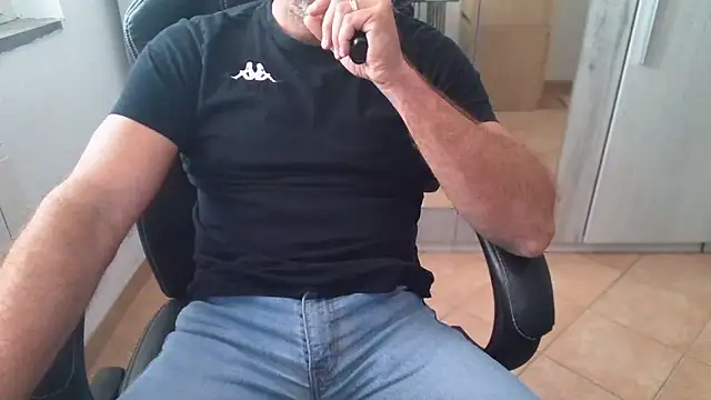 Snapshot of cocco1980xxxx chatting on 03/24/26, 07:35 cocco1980xxxx online show from 03/24/26, 07:35