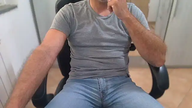 Snapshot of cocco1980xxxx chatting on 03/31/26, 06:14 cocco1980xxxx online show from 03/31/26, 06:14