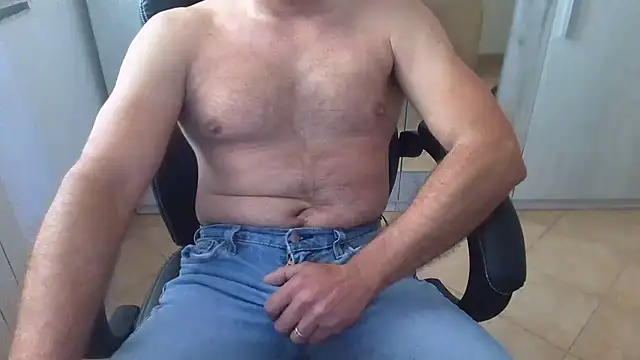 Snapshot of cocco1980xxxx chatting on 05/19/26, 06:42 cocco1980xxxx online show from 05/19/26, 06:42