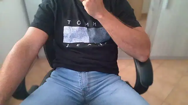 Snapshot of cocco1980xxxx chatting on 06/08/26, 07:42 cocco1980xxxx online show from 06/08/26, 07:42
