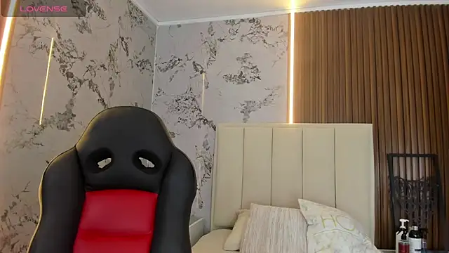 SUNNYCYRUS online show from 11/12/25, 12:38