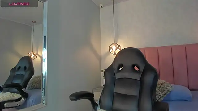 SUNNYCYRUS online show from 11/19/25, 12:38